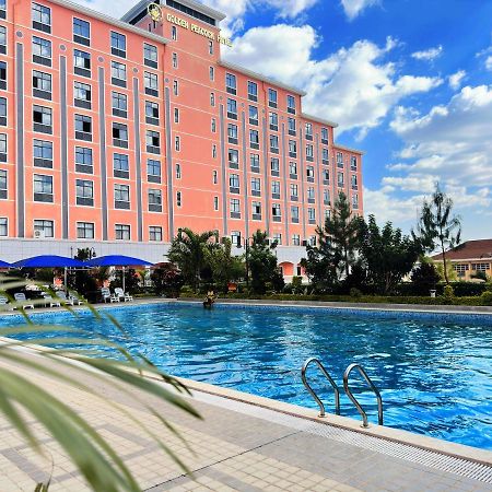 Golden Peacock Hotel 블랜타이어 외부 사진