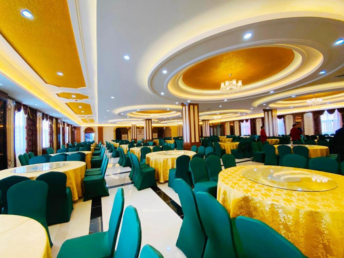Golden Peacock Hotel 블랜타이어 외부 사진