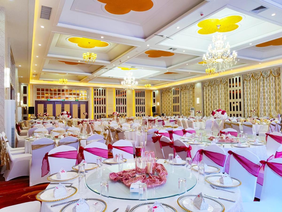 Golden Peacock Hotel 블랜타이어 외부 사진