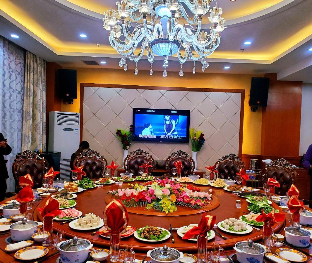 Golden Peacock Hotel 블랜타이어 외부 사진