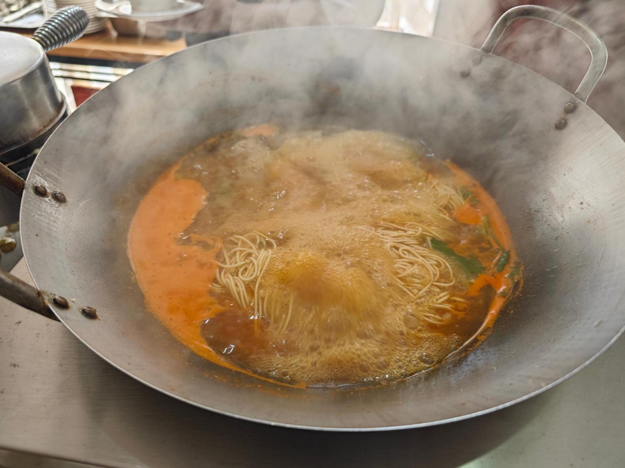 Golden Peacock Hotel 블랜타이어 외부 사진